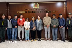 Khởi tố 26 đối tượng về các tội “Sản xuất, buôn bán hàng giả là thực phẩm” và tội “Sản xuất, buôn bán hàng giả là thuốc chữa bệnh.” (Ảnh: TTXVN phát)