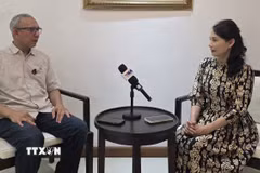 Ông Beni Sukadis, Điều phối viên cao cấp của Viện Nghiên cứu Quốc phòng và Chiến lược Indonesia (LESPERSSI), trả lời phỏng vấn TTXVN tại Indonesia. (Ảnh: Minh Thái/TTXVN)