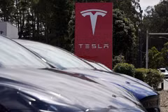 Một cửa hàng của Tesla tại San Mateo, California, Mỹ. (Ảnh: THX/TTXVN)