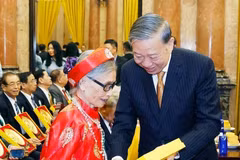 Nhân Kỷ niệm 85 năm Ngày truyền thống người cao tuổi Việt Nam (6/6/1941 - 6/6/2026), chiều 5/6/2026, tại Phủ Chủ tịch, Tổng Bí thư, Chủ tịch nước Tô Lâm gặp mặt 85 người cao tuổi tiêu biểu trong các phong trào thi đua yêu nước giai đoạn 2021 - 2026 trên toàn quốc. (Ảnh: Thống Nhất /TTXVN)