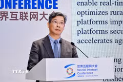 Giáo sư Vệ Long Bảo, Viện trưởng Viện nghiên cứu Kinh tế Thực phẩm và Quản lý Kinh doanh Nông nghiệp tại Đại học Chiết Giang. (Ảnh: TTXVN phát)