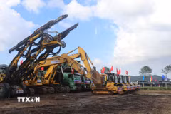 Khởi công dự án đường cao tốc Vinh-Thanh Thủy. (Ảnh: Trịnh Duy Hưng/TTXVN)