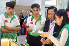 Khách tham quan các gian hàng tại Techmart chuyên ngành 2026. (Nguồn: SGGP)
