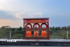 Điểm cứu sinh tại cầu Đá Vách (phường Mạo Khê, thành phố Quảng Ninh) góp phần chủ động phòng, chống đuối nước. (Ảnh: Thanh Vân/TTXVN)