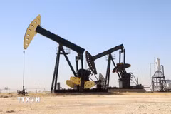 Giàn bơm dầu tại tỉnh Hasakah, Syria. (Ảnh: THX/TTXVN phát)