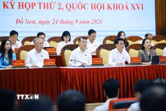 Thủ tướng Lê Minh Hưng và Đoàn đại biểu Quốc hội thành phố Hải Phòng tiếp xúc cử tri thành phố trước Kỳ họp thứ hai Quốc hội khoá XVI. (Ảnh: Dương Giang/TTXVN)