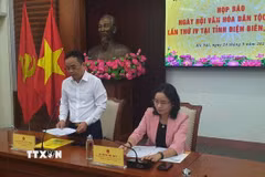 Ông Nguyễn Văn Đoạt, Phó Chủ tịch UBND tỉnh Điện Biên trả lời phóng viên về “Ngày hội Văn hóa dân tộc Mông lần thứ IV tại tỉnh Điện Biên năm 2026”. (Ảnh: Nguyễn Trọng Lịch/TTXVN)