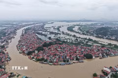 Nước sông Cầu dâng cao, gây ngập hàng trăm nhà dân tại phường Vân Hà và Kinh Bắc