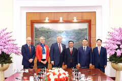 Thường trực Ban Bí thư Trần Cẩm Tú cùng các đồng chí tham dự buổi tiếp. (Ảnh: Phương Hoa/TTXVN)