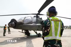 Trực thăng tấn công AH-64 Apache của Indonesia tham gia cuộc tập trận Super Garuda Shield 2026 tại Martapura, tỉnh Nam Sumatra. (Ảnh: TTXVN phát)