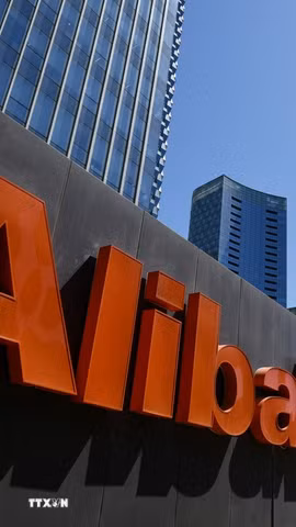 Biểu tượng Alibaba tại văn phòng của tập đoàn ở Bắc Kinh, Trung Quốc. (Ảnh: AFP/TTXVN)