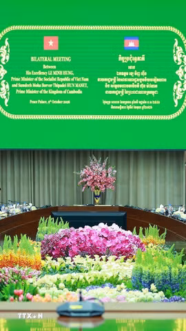Thủ tướng Lê Minh Hưng hội đàm với Thủ tướng Vương quốc Campuchia Hun Manet. (Ảnh: Dương Giang/TTXVN)