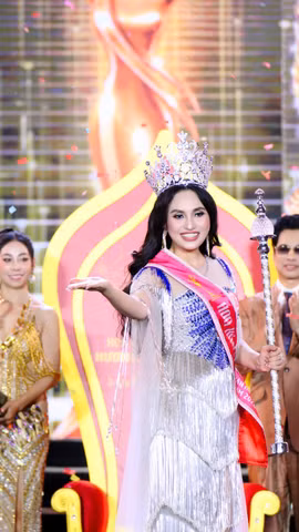 Người đẹp Đinh Thị Thường đăng quang Hoa hậu Doanh nhân Hương sắc Việt Nam 2026. (Ảnh: BTC)