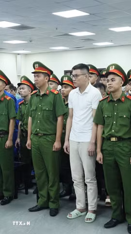 Các bị cáo tại phiên tòa. (Ảnh: Kim Anh/TTXVN)