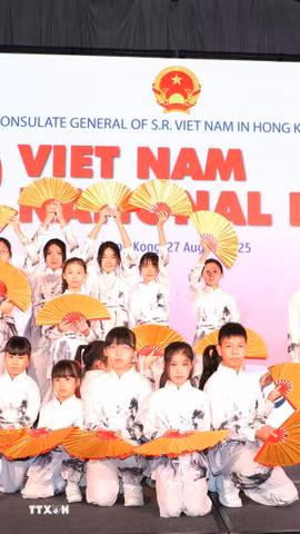 Một tiết mục biểu diễn của Nhóm "Ruby's Dance Crew" tại Lễ kỷ niệm Quốc khánh Việt Nam tại Hong Kong. (Ảnh: Xuân Vịnh/TTXVN)