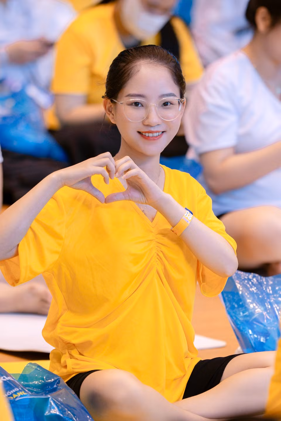 Một mẹ bầu tạo dáng trong chương trình. (Ảnh: PV/Vietnam+)