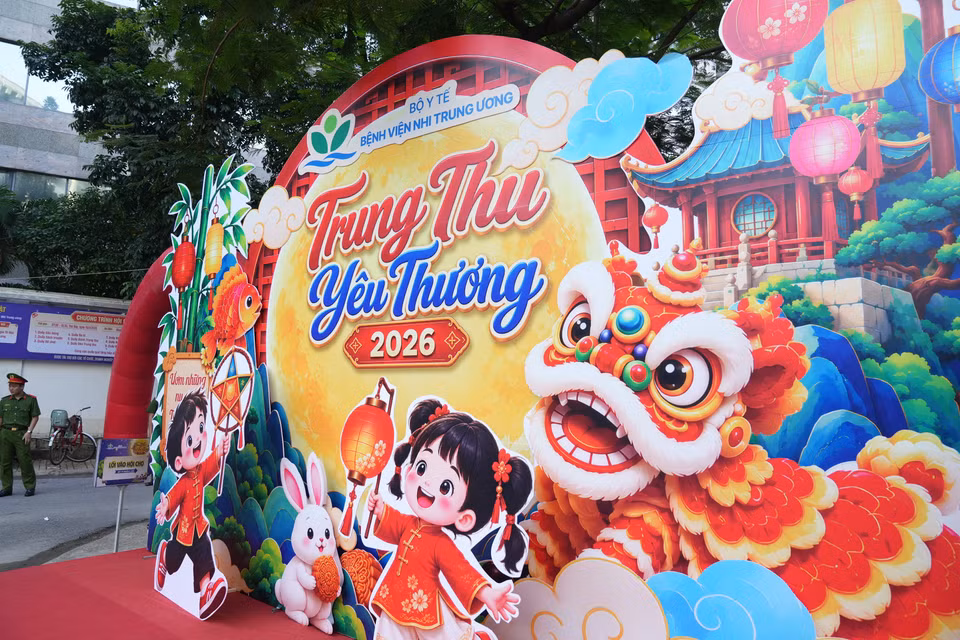 Những hoạt động như Trung thu yêu thương là sự đồng hành giữa bệnh viện với các đơn vị, nhà hảo tâm và cộng đồng nhằm chăm lo toàn diện hơn cho bệnh nhi. (Ảnh: PV/Vietnam+)