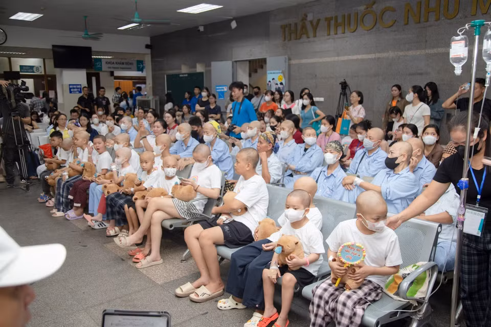 Các bệnh nhân nhi tại Ngày hội hiến tóc. (Ảnh: PV/Vietnam+)