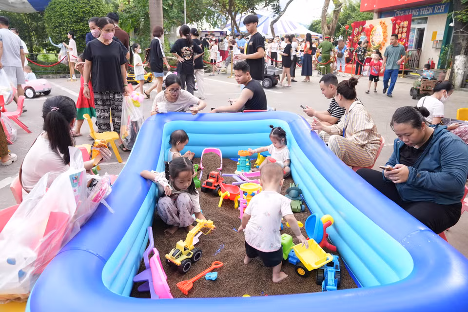 Trẻ nhỏ với nhiều hoạt động vui chơi. (Ảnh: PV/Vietnam+)