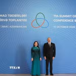 Tổng thống Azerbaijan chào mừng Phó Chủ tịch nước Võ Thị Ánh Xuân. (Ảnh: Tâm Hằng/TTXVN)