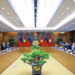 Thủ tướng Lê Minh Hưng hội đàm với Thủ tướng Công quốc Liechtenstein Brigitte Haas. (Ảnh: Dương Giang/TTXVN)