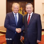 Tổng Bí thư, Chủ tịch nước Tô Lâm tiếp Thủ tướng Ba Lan Donald Tusk. (Ảnh: Thống Nhất/TTXVN)