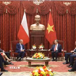 Tổng Bí thư, Chủ tịch nước Tô Lâm tiếp Thủ tướng Ba Lan Donald Tusk. (Ảnh: Thống Nhất/TTXVN)