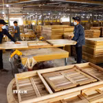Việt Nam và Ba Lan nằm trong nhóm ba quốc gia dẫn đầu thế giới về kim ngạch xuất khẩu đồ gỗ nội thất. (Ảnh: Vũ Sinh/TTXVN)