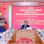 Trưởng Ban Chính sách, Chiến lược Trung ương Nguyễn Thanh Nghị phát biểu tại buổi làm việc với Đoàn đại biểu cán bộ, lãnh đạo Liên bang Nga. (Ảnh: Phương Hoa/TTXVN)