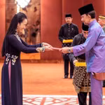 Đại sứ Đỗ Thùy Dương trình Quốc thư lên Quốc Vương Brunei Darussalam Haji Hassana Bolkiah, chiều 19/10. (Ảnh: Bộ Ngoại giao Brunei cung cấp)