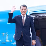 Thủ tướng Lê Minh Hưng rời thủ đô Phnom Penh về nước, kết thúc tốt đẹp chuyến thăm chính thức Vương quốc Campuchia. (Ảnh: Dương Giang/TTXVN)