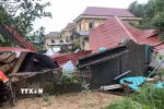 Nhiều công trình bị đổ sập hoàn toàn. (Ảnh: TTXVN phát)