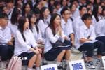 Tân học sinh khối 10 hào hứng, vui tươi cùng nhau bắt đầu một hành trình mới dưới mái trường Việt Đức. (Ảnh: Thanh Tùng/TTXVN)