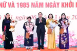 Chủ tịch Quốc hội Trần Thanh Mẫn với đại biểu. (Ảnh: Doãn Tấn/TTXVN)