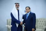 Thủ tướng Phạm Minh Chính gặp Hoàng Thái tử Abu Dhabi thuộc Các Tiểu vương quốc Arab Thống nhất (UAE) Khaled bin Mohamed bin Zayed Al Nahyan. (Ảnh: Dương Giang/TTXVN)