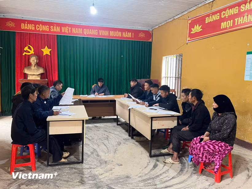 Một buổi sinh hoạt Chi bộ thôn tại xã Khâu Vai (Tuyên Quang). (Ảnh: Minh Tâm/Vietnam+)