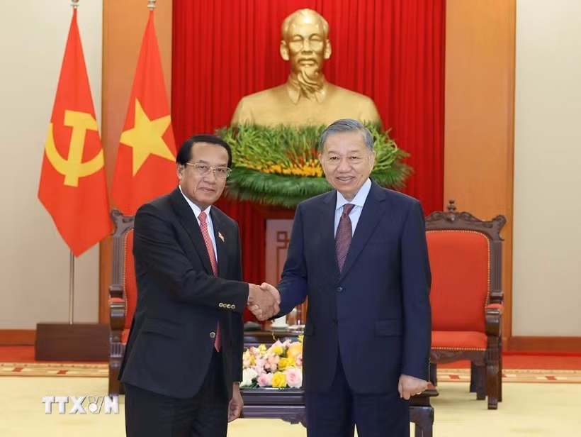 Tổng Bí thư, Chủ tịch nước Tô Lâm tiếp đồng chí Vanhxay Phongsavanh, Ủy viên Bộ Chính trị, Bí thư Trung ương Đảng, Chủ nhiệm Ban Kiểm tra Trung ương, Tổng Thanh tra Nhà nước, Trưởng Ban Phòng chống tham nhũng Trung ương Lào. (Ảnh: Thống Nhất/TTXVN)