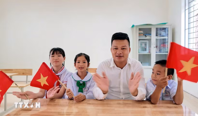 Điểm trường thôn Trần - Trường Tiểu học và THCS Thanh Lân có 1 thầy và 3 học sinh. (Ảnh: TTXVN phát)