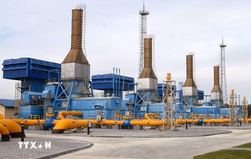 Một cơ sở lọc dầu tại khu vực Slonim của Nga. (Ảnh: TASS/TTXVN)