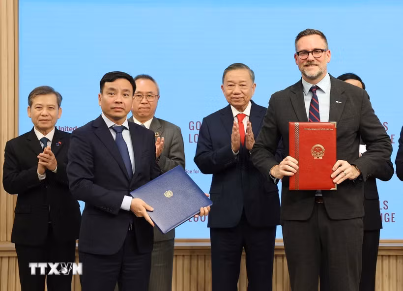 Tổng Bí thư, Chủ tịch nước Tô Lâm chứng kiến lễ trao văn kiện, thỏa thuận hợp tác của Việt Nam với các cơ quan của Liên hợp quốc. (Ảnh: Thống Nhất/TTXVN)