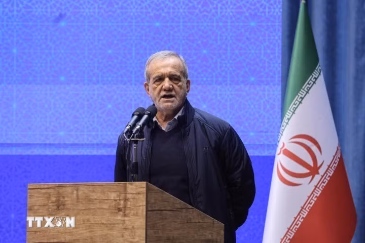 Tổng thống Iran Masoud Pezeshkian. (Ảnh: IRNA/TTXVN)