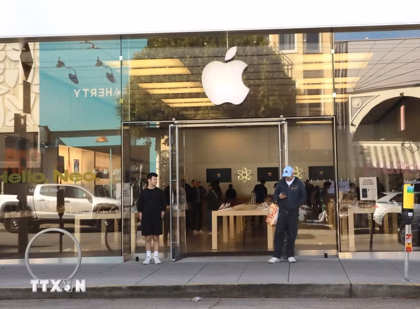 Một cửa hàng của Apple tại thành phố San Francisco, bang California, Mỹ. (Ảnh: Đoàn Hùng/TTXVN)