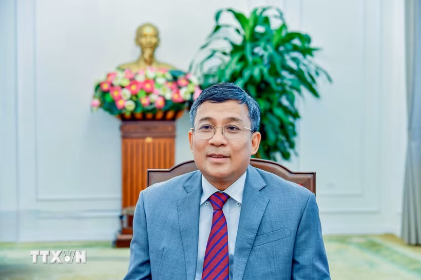 Thứ trưởng Thường trực Bộ Ngoại giao Nguyễn Minh Vũ trả lời phỏng vấn trước chuyến thăm chính thức Hàn Quốc và Mông Cổ của Chủ tịch Quốc hội Trần Thanh Mẫn và Phu nhân. (Ảnh: TTXVN phát)