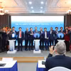 Các đại biểu chụp ảnh trong lễ ra mắt Liên minh Bán dẫn. (Ảnh: BTC)