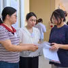Thí sinh làm thủ tục dự thi tại điểm thi Trường Trung học phổ thông A Thanh Liêm, tỉnh Ninh Bình. (Ảnh: PV/Vietnam+)