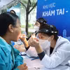 Các bác sỹ khám sức khoẻ miễn phí cho người dân. (Ảnh minh họa: PV/Vietnam+)