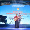 Tiết mục guitar bass của học sinh Trường Cao đẳng Nghệ thuật Hà Nội. (Ảnh: Sở GD-ĐT Hà Nội)