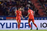 Tiền vệ Hai Long (số 18) ghi bàn mở tỷ số cho đội tuyển Việt Nam trên sân Rajamangala. (Ảnh: aseanutdfc)