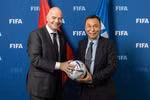 Chủ tịch FIFA Gianni Infantino (trái) sẽ dự khán trận chung kết lượt về ASEAN Cup 2026 diễn ra tối 26/8 trên sân Mỹ Đình. (Ảnh: VFF)