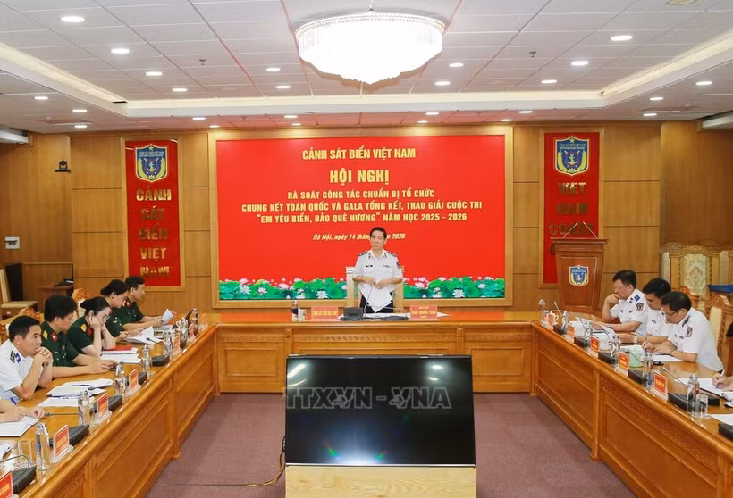 Trung tướng Bùi Quốc Oai, Chính ủy Cảnh sát biển Việt Nam chủ trì và phát biểu tại hội nghị. (Ảnh: Trọng Đức/TTXVN)
